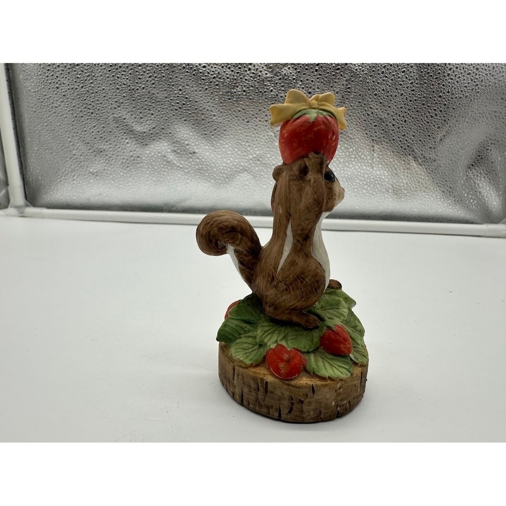 Vintage Squirrel Ceramic Figurine Youre The Berries Strawberry Woodland Decor - Picture 7 of 9